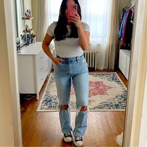 A&F Curve Love 90’s straight ripped jeans
